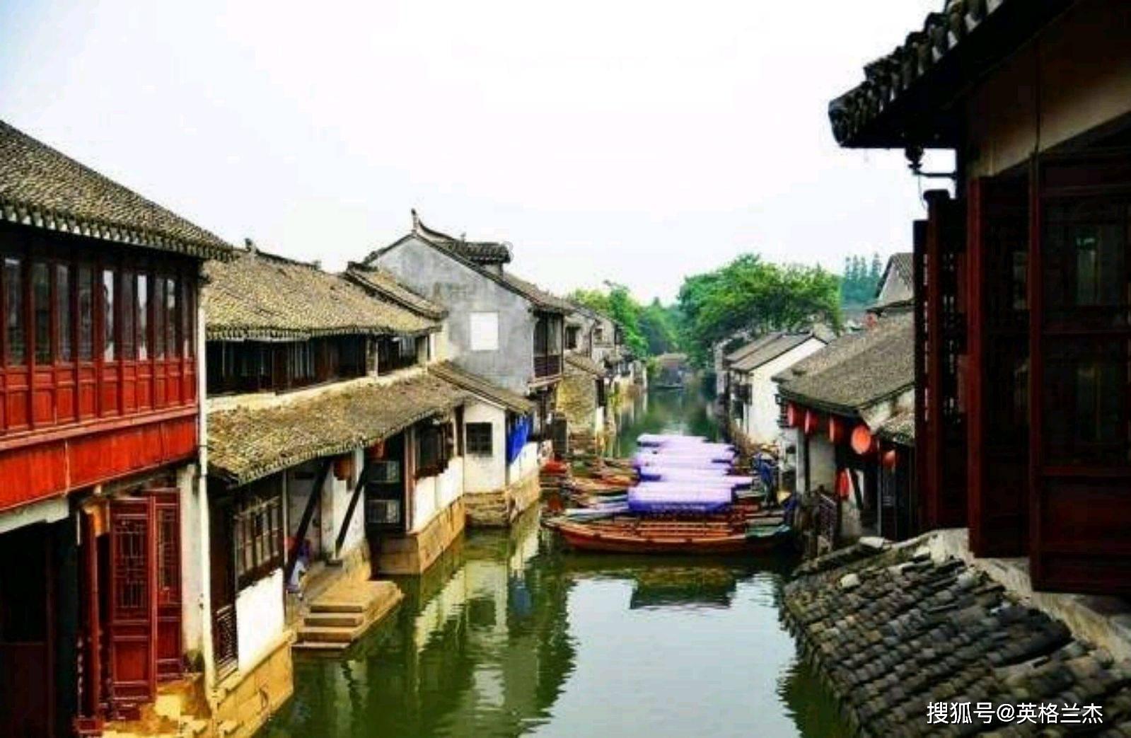 逃离幻想金字塔